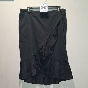 047 NWOT Ladies Casual Skirt